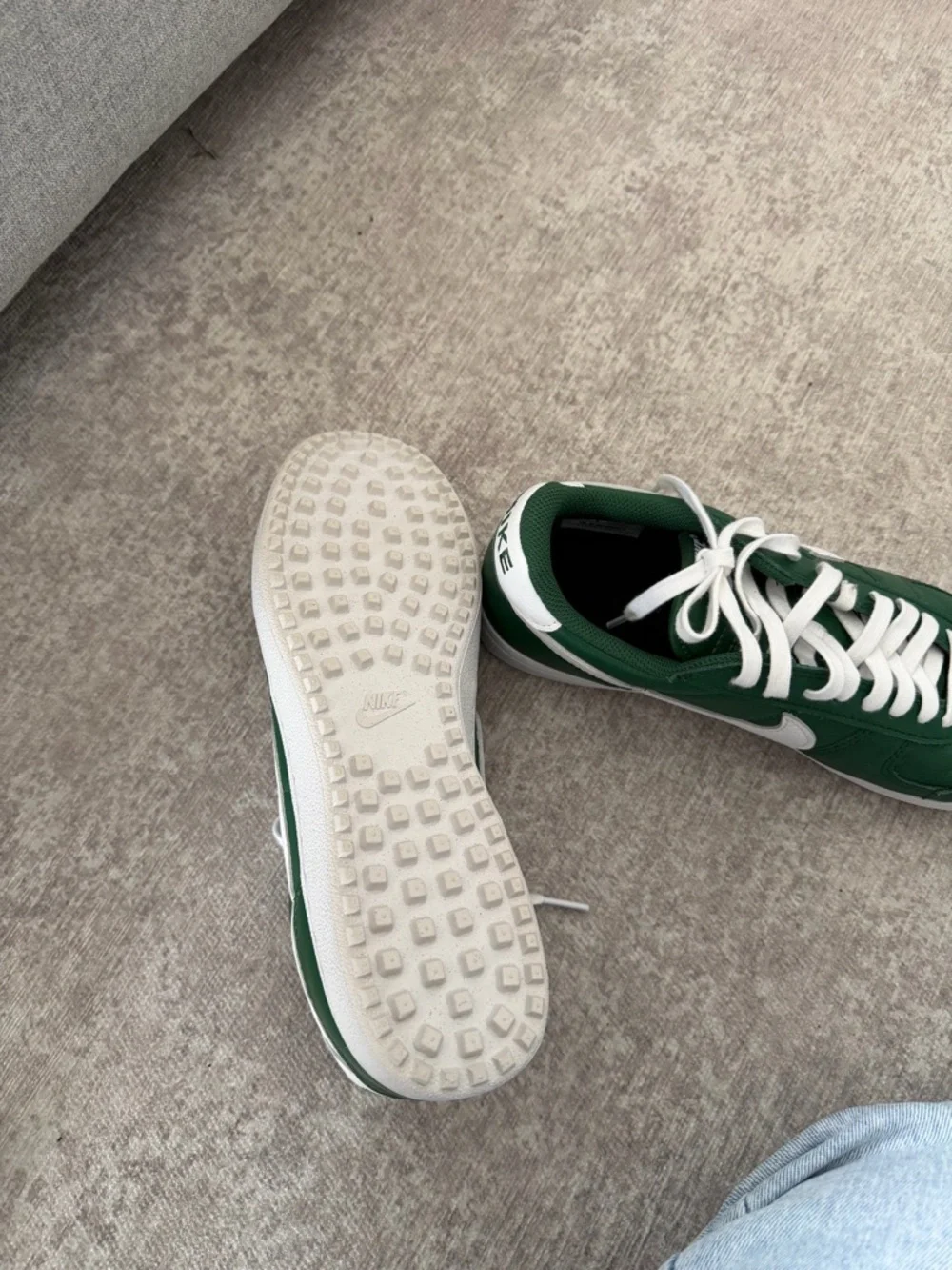 Nike Green and White Low-Top Sneakers - Picture 4 of 4